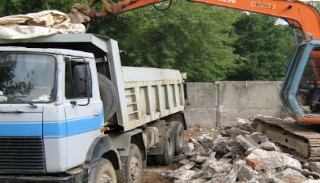 Вывоз строительного мусора с участка в Тутаеве недорого от 1574 руб. | 2Землекопа-Ттв